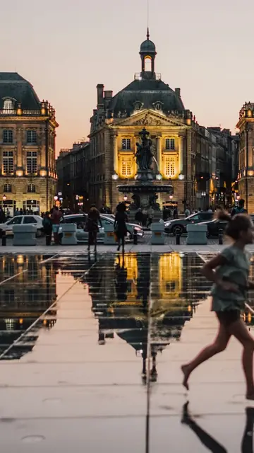 Instagram story for Bordeaux: the Place de la Bourse water mirror in summer, with the SPF 50