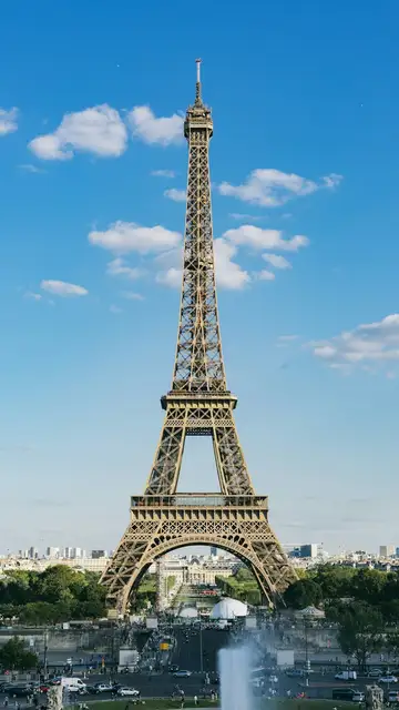 Instagram story for Paris: the Eiffel Tower under a summer sky, with the same SPF 50
